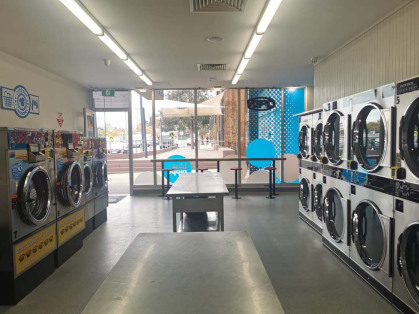 Blue-Hippo-Laundry-Ascot-Vale-Laundromat-Folding-Area