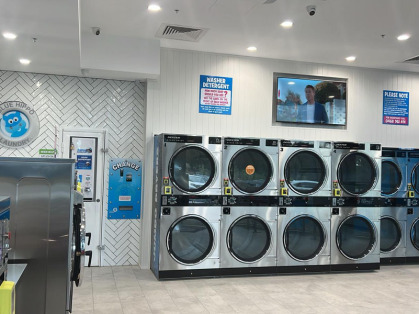 Blue-Hippo-Laundry-Blackburn-North-Laundromat-washing-machines