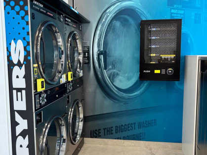 Laundromat-Mambourin-Blue-Hippo-Laundry-jumbo-dryers