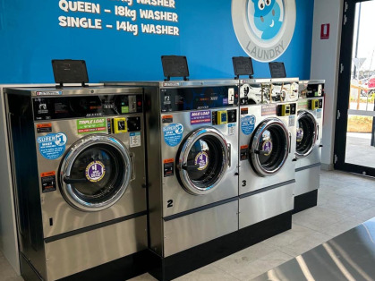 Laundromat-Mambourin-Blue-Hippo-Laundry-jumbo-washer-for-doonas