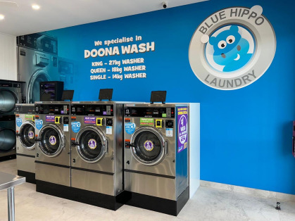 Laundromat-Mambourin-Blue-Hippo-Laundry-jumbo-washers