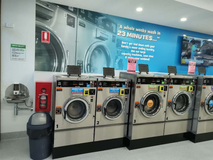 Blue-Hippo-Laundry-Melton-Laundromat-Washers