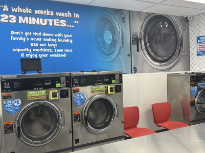 Laundromat-Mernda-Blue-Hippo-Laundry-Inside