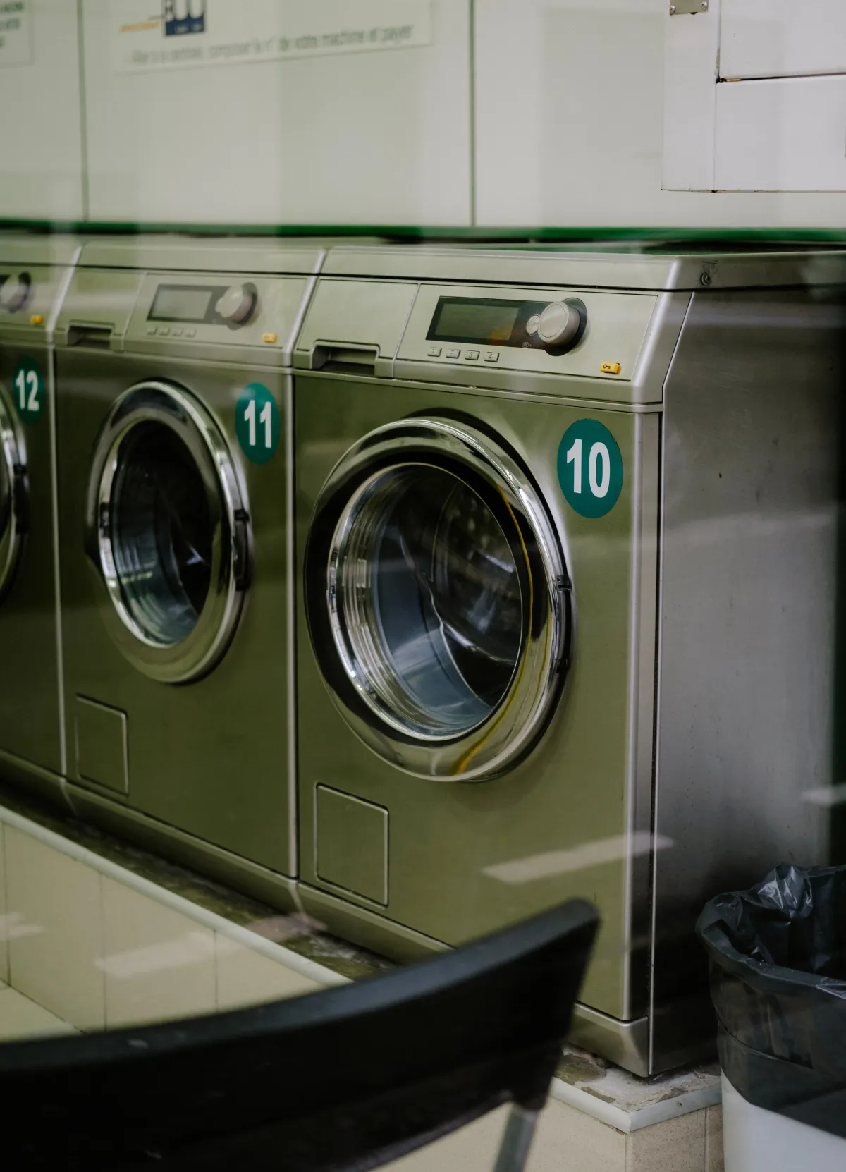 Laundromat Machines vs Home Washers: Why Commercial Machines Perform Better